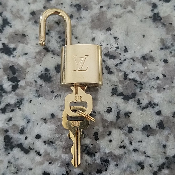 Louis Vuitton Lock & Key - Picture 3 of 4